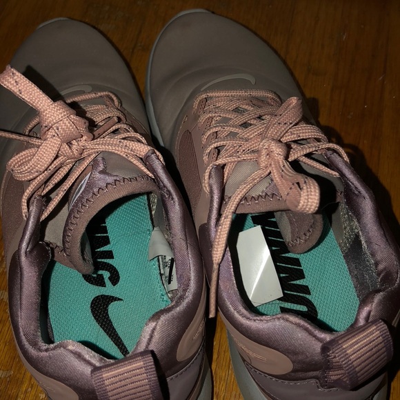 Nike sneakers - Picture 2 of 3